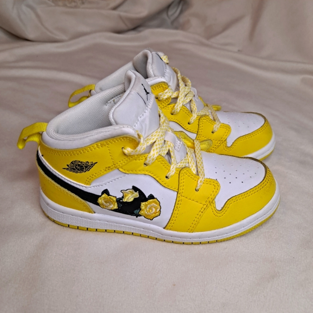 Nike Air Jordan 1 Yellow Rose Mid GS